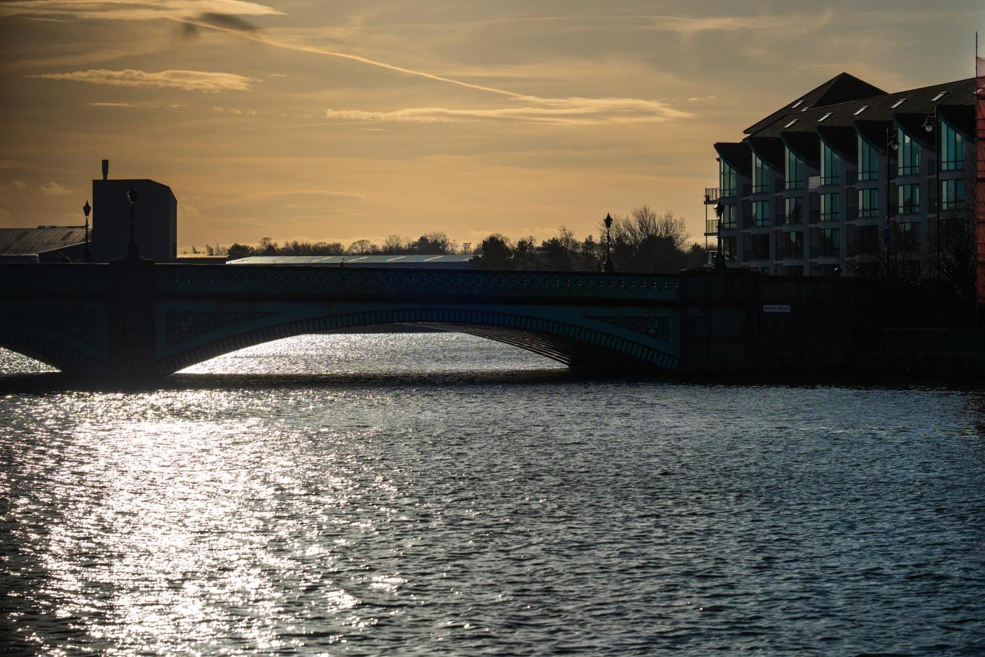River Side Apartment, City Centre - Beautiful View And Free Parking! Belfast Exterior foto